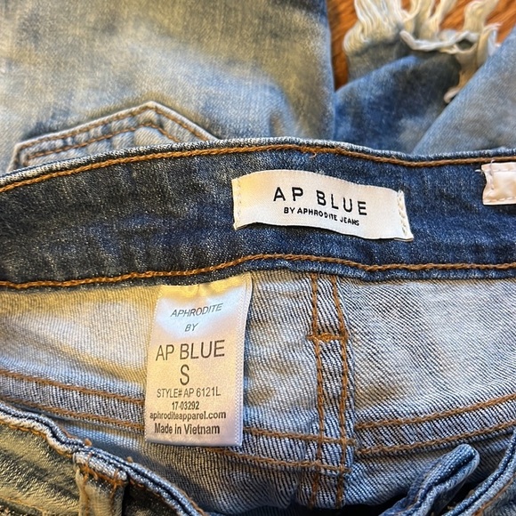 AP BLUE Woman’s Ripped Jean Shorts Size S - Picture 3 of 3